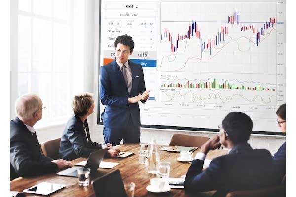 黄金午评：盟主顺势而为，剑指4600